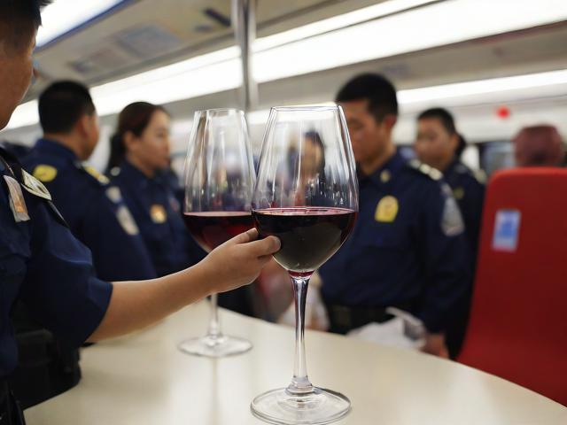 红酒地铁安检(地铁安检可以带红酒开瓶器吗)